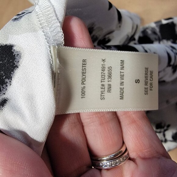 West Kei Size S White w/ Black and Gray Floral Bubble Hem Blouse - Picture 14 of 14